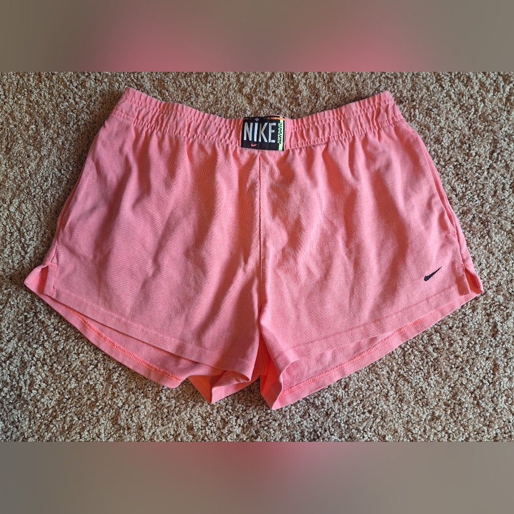 NWT NIKESportswear High Rise Wash Short Size M